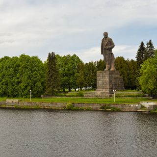 Monument to Lenin in Dubna