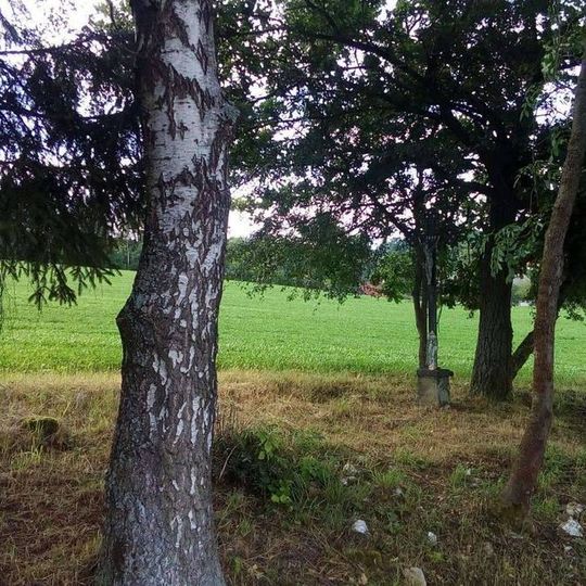 Kříž jižně od Těchobuzi