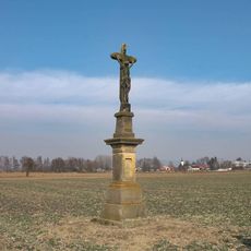 Kříž západně od Pňovic v poli