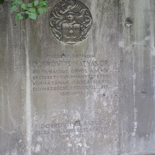 Ev. cintorín Kozia brána, náhrobník