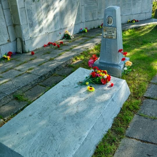 Могила Матвеева Иуды Никитича, военкома Канзанаволокской области, погибшего в 1919 г.