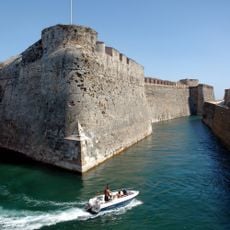 Royal Walls