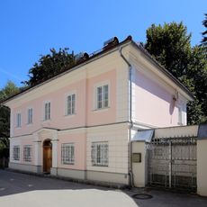 Ehem. Rothschild´sches Forstamtshaus mit Nebengebäude