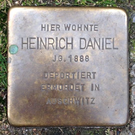 Stolperstein en memoria de Heinrich Daniel