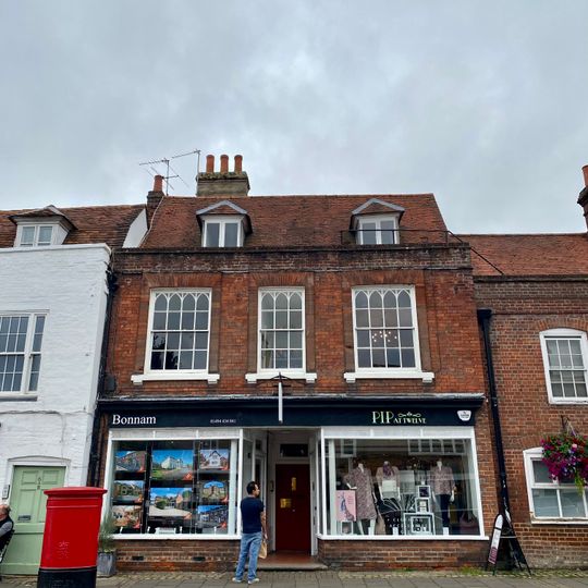 8 10 12, High Street