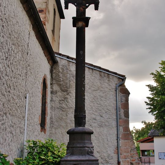 Croix de chemin de Saint-Pierre-Laval