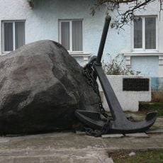 Мемориальный камень морякам — героям штурма г. Пиллау (Балтийск)