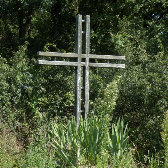 Holzkreuz mit Doppelbalken bei Wolfshof