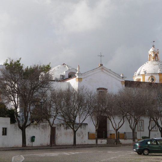 Igreja e ruínas do antigo Convento de São Francisco, incluindo o cemitério e atual jardim público e o património integrado