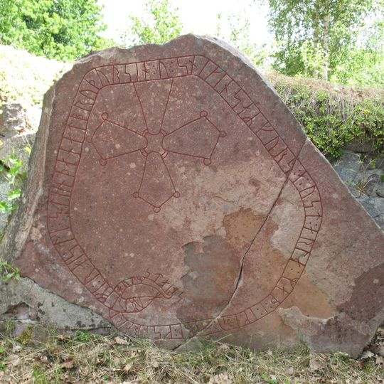 Södermanlands runinskrifter 335