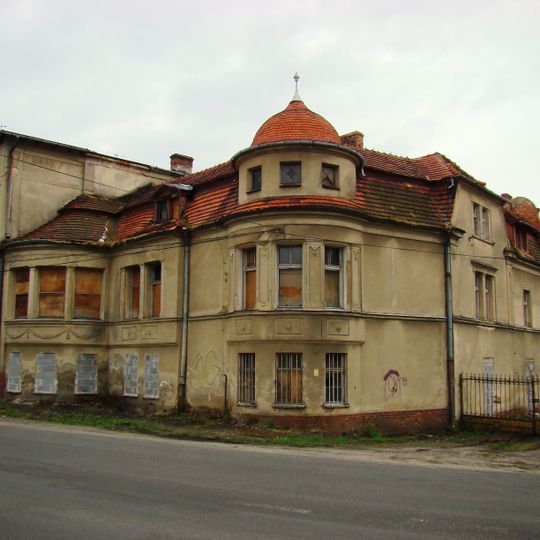 Budynek mieszkalno-administracyjny ze spichrzem