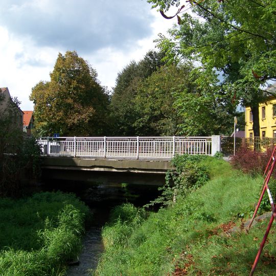 Most Plzeňské ulice přes Dibeřský potok v Králově Dvoře