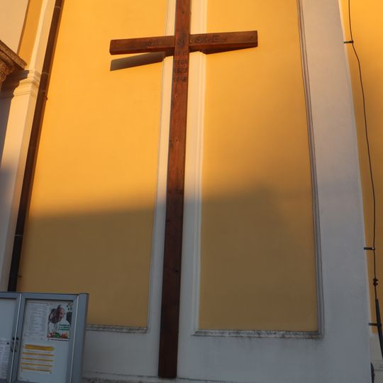 Kříž na kostele sv. Marka v Beneticích
