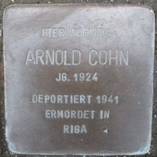 Stolperstein en memoria de Arnold Cohn