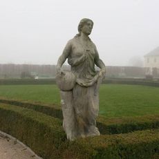 Socha a legorie svobodných umění v zahradě špitálu v Kuksu