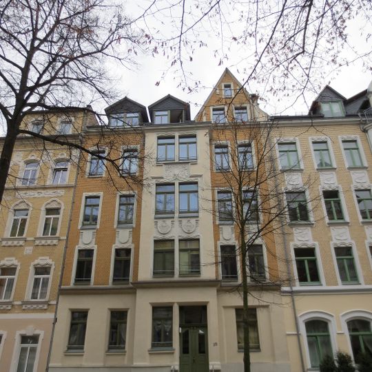Mietshaus in geschlossener Bebauung mit Vorgarten Eulitzstraße 25