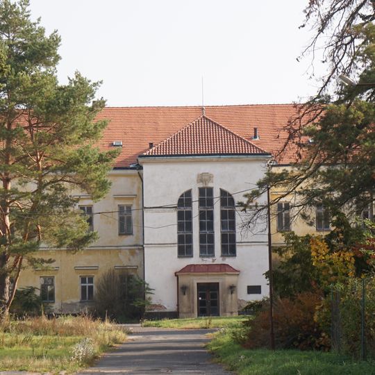 Dolní zámek Panenské Břežany