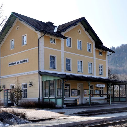 Aufnahmsgebäude, Lokschuppen und Gütermagazin