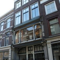 Pand met hoge lijstgevel