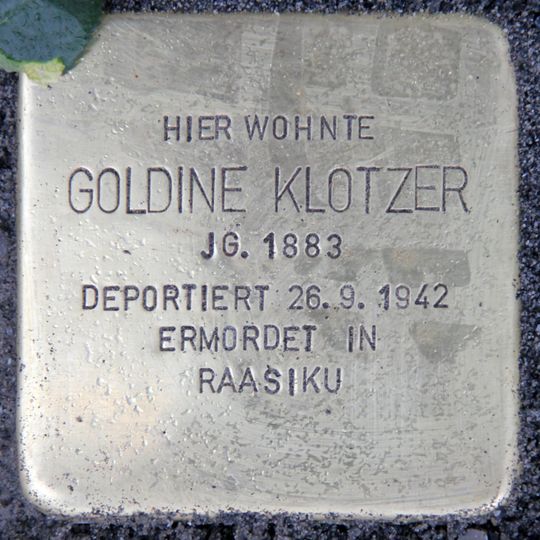 Stolperstein en memoria de Goldine Klotzer