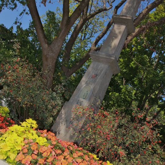 Croix de chemin en pierre du Haut-du-Sault