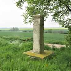 Kříž u silnice severně od Katusic