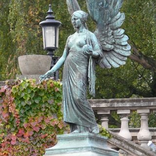 Edward VII Memorial In Parade Gardens