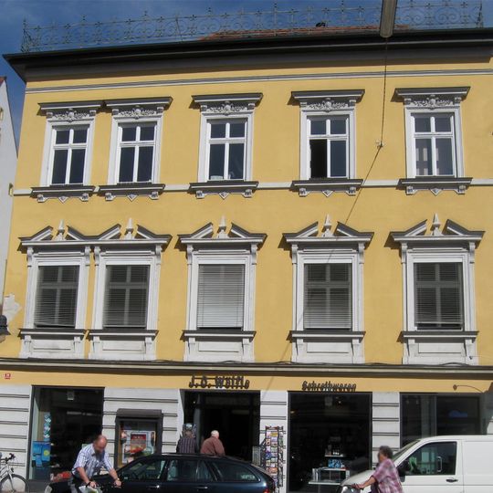 Wohn- und Geschäftshaus