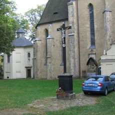 Kříž před kostelem svatého Ondřeje v Pohledu