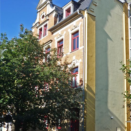Mietshaus in halboffener Bebauung Hauptstraße 58