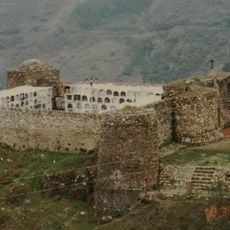 Castillo y Cementerio