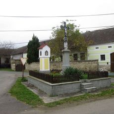 Kříž v Nezdřevu na křižovatce