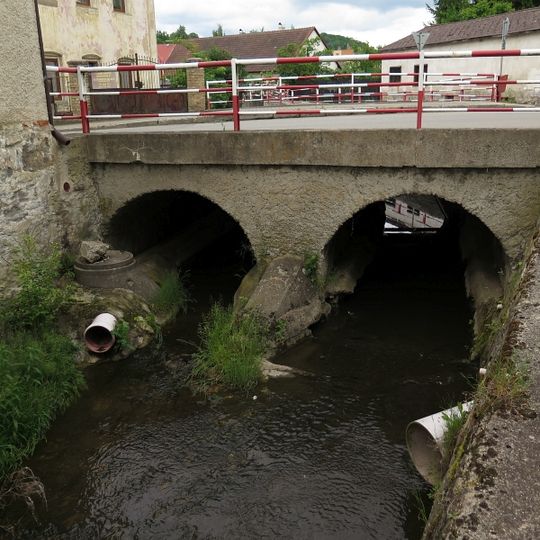 Most silnice II/122 přes Cedron v Jistebnici