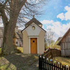 Kaple v Hartíkově na návsi
