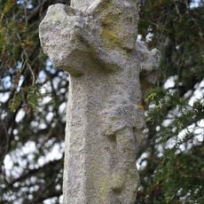 Croix de l'ancienne église Saint-Lunaire de Saint-Lormel