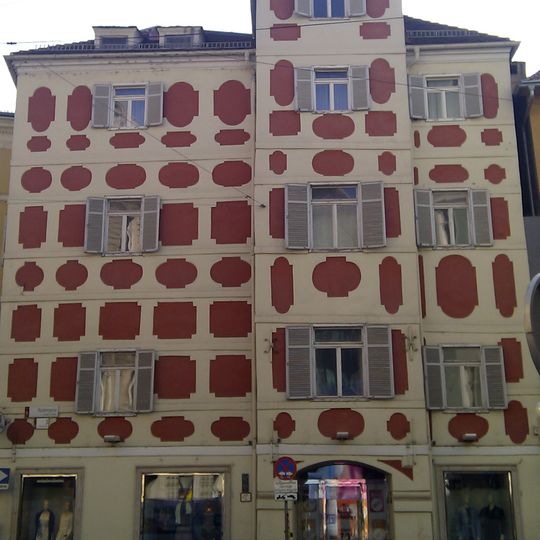 Wohn- und Geschäftshaus