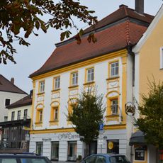 Wohn- und Geschäftshaus