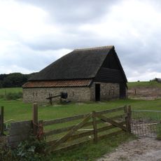 Boet, fraai in landschap gelegen. Rieten kap met turen