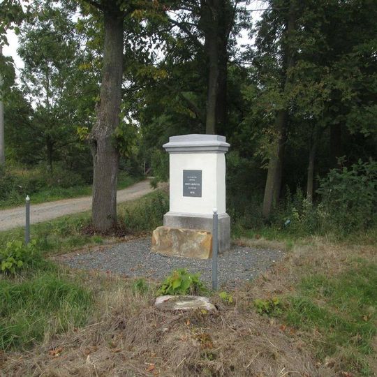 Kříž u Soběkur na rozcestí