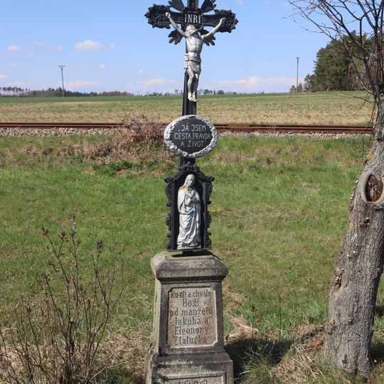 Kříž u železniční tratě v Dědicích