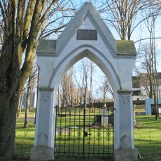 Torbogen des ehem. Friedhofes