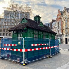 Cabmen's Shelter To North Of Central Garden, Hanover Square