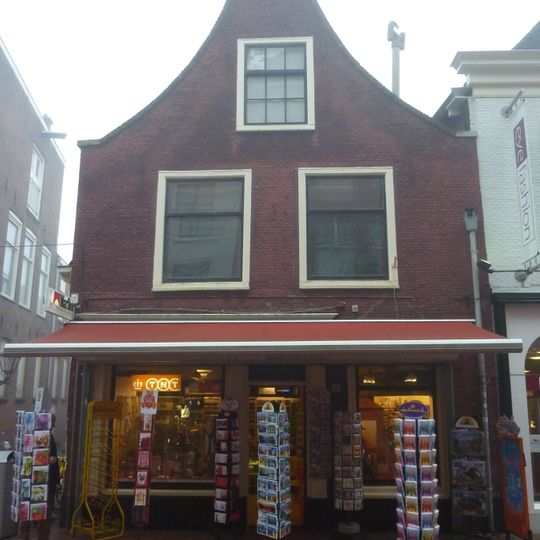Pand met tuitgevel, bovenlicht boven winkeldeur "Het Hollandsche Boerin"