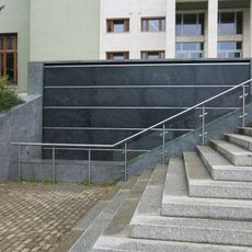 Svislá fontána u schodů k Domu kultury v Ústí nad Labem