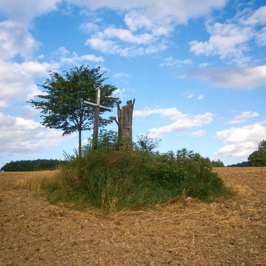 Kříž východně od Tatenic v poli