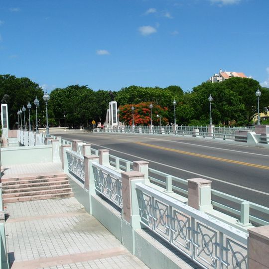 Puente de Los Leones