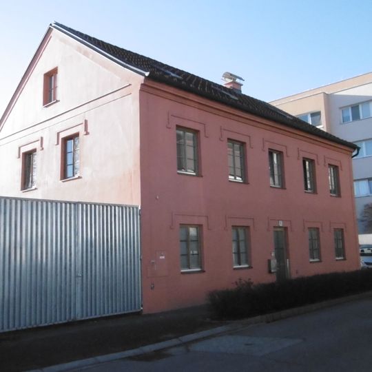 Ehem. Arbeiterwohnhaus, heute Verwaltungsgebäude der „Schwimmschule“