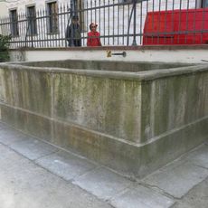 Kamenná nádrž na vodu v parku u Regionálního muzea v Českém Krumlově