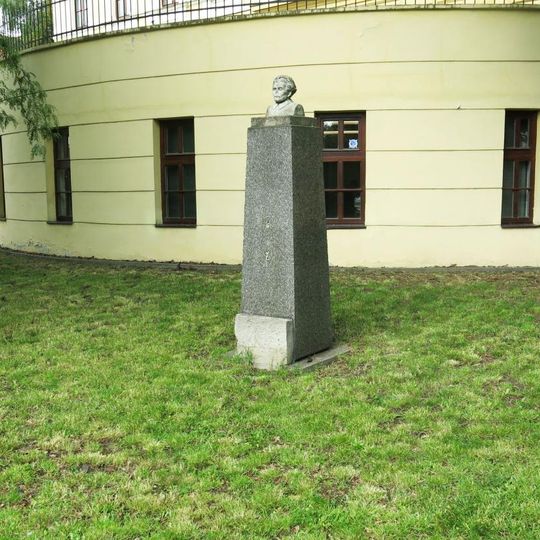 Pomník Karla Theodora Körnera u okresního soudu v Chomutově