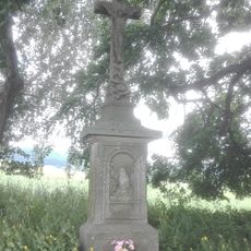 Pamětní kříž východně od Sněžného